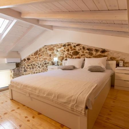 Stone House Apartment Mantouki Bagian luar foto