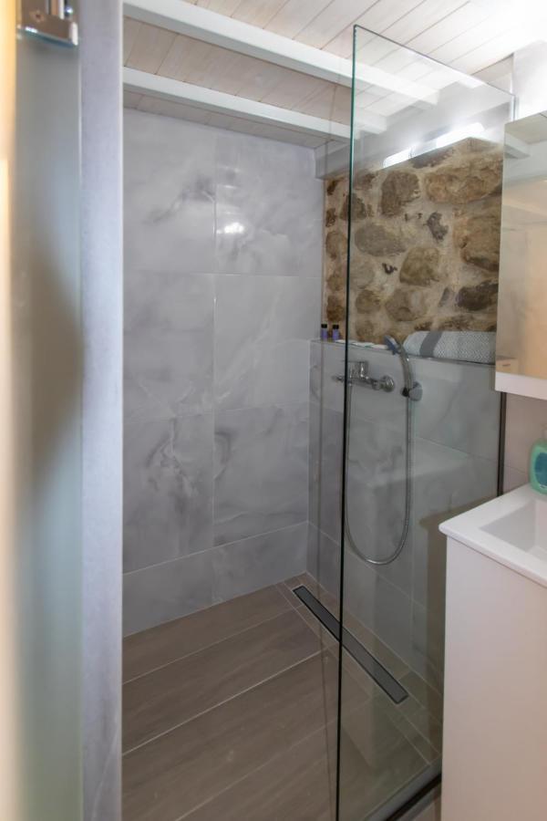 Stone House Apartment Mantouki Bagian luar foto