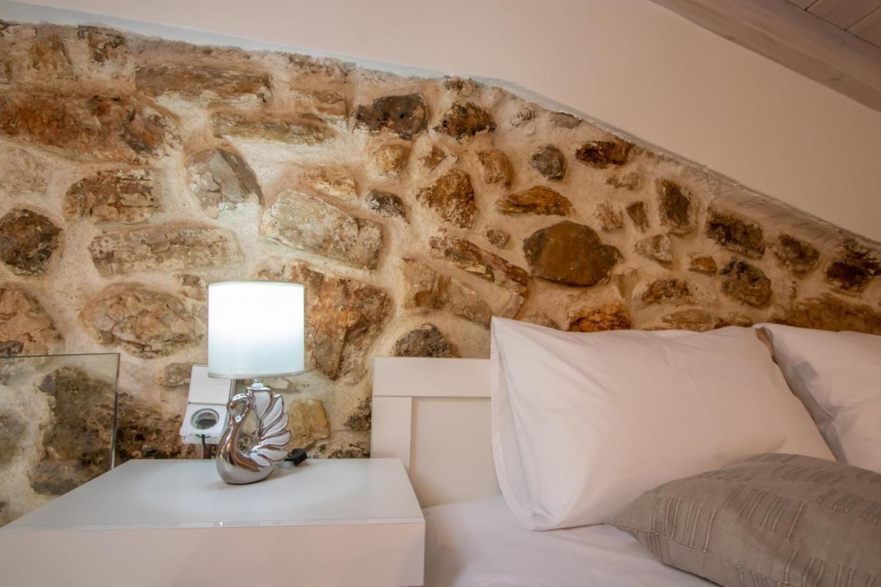Stone House Apartment Mantouki Bagian luar foto