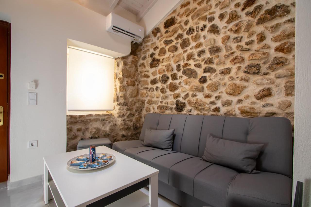Stone House Apartment Mantouki Bagian luar foto