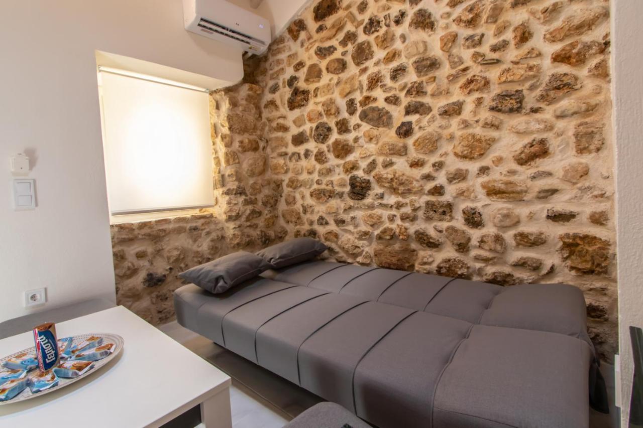 Stone House Apartment Mantouki Bagian luar foto