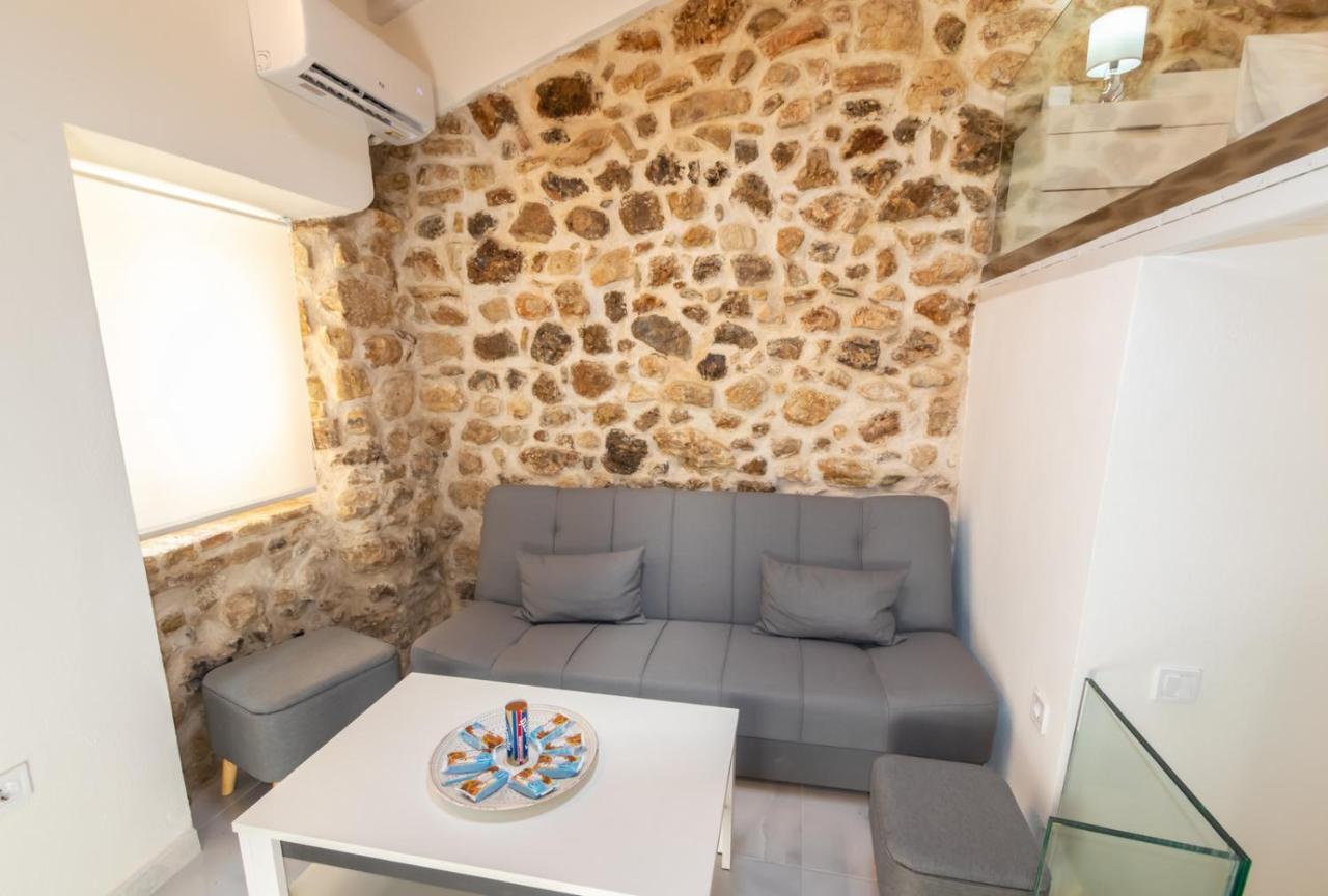 Stone House Apartment Mantouki Bagian luar foto