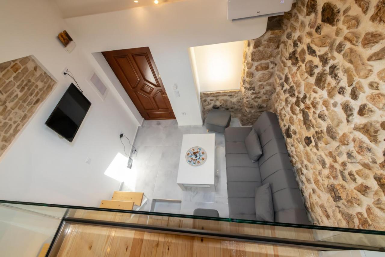 Stone House Apartment Mantouki Bagian luar foto